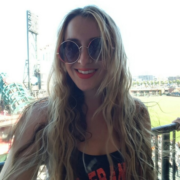 Meet your Posher, Sara - Picture 1 of 1